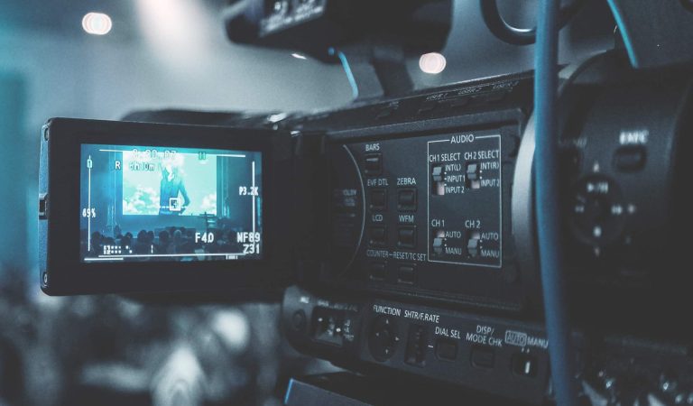 edicao de video Click and Play - Agência de Vídeo Digital - Produtora Audiovisual